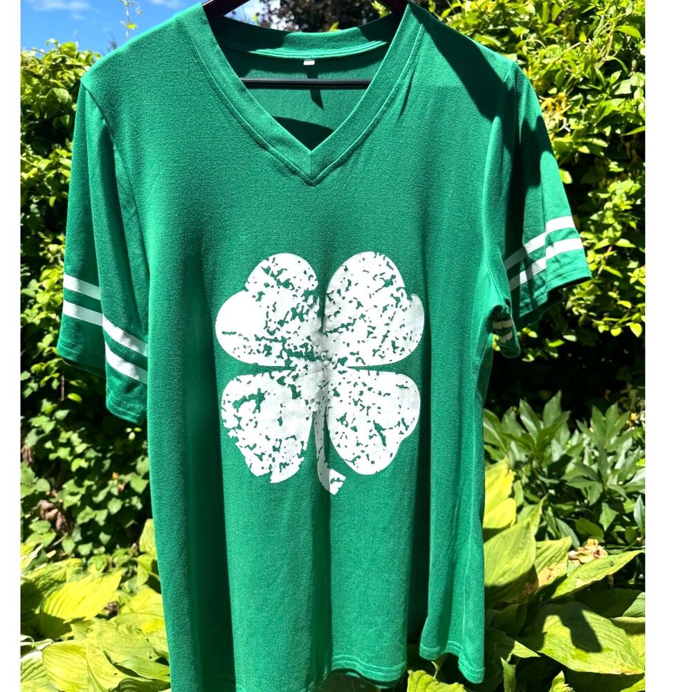 Green V-Neck T-Shirt Distressed White Four-Leaf Clover Graphic Size L